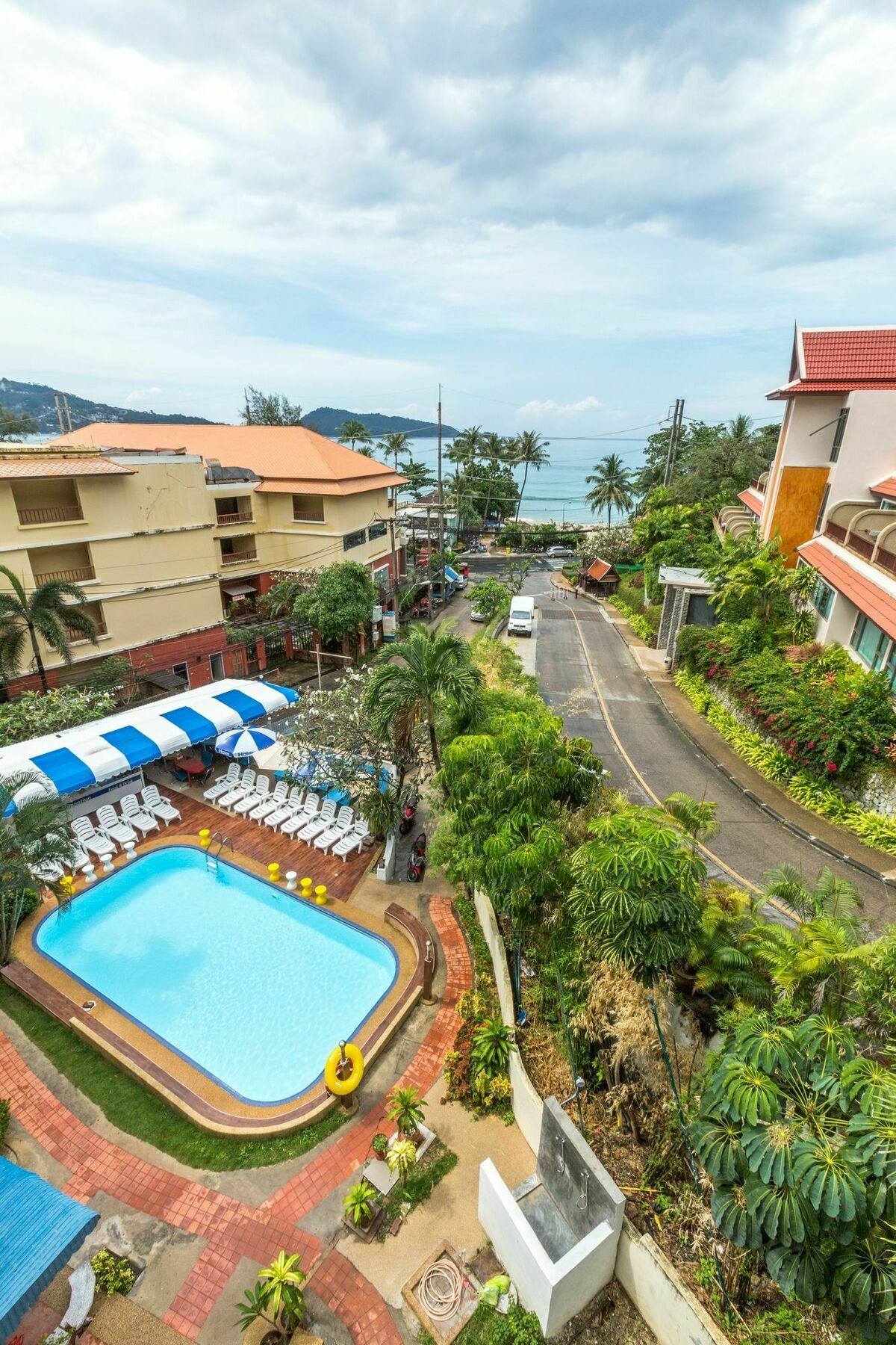 Porterhouse Beach Hotel Patong Exterior photo