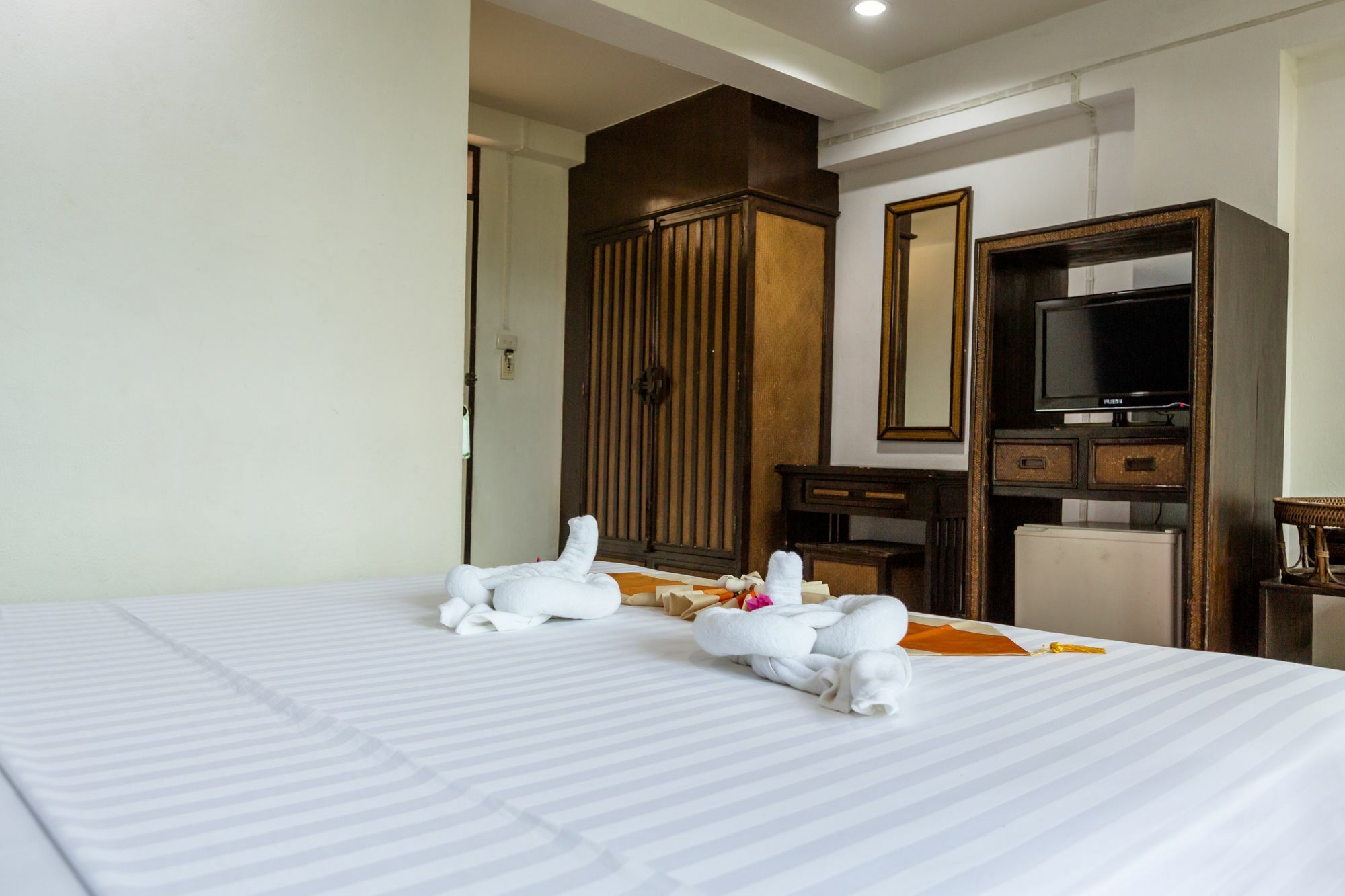 Porterhouse Beach Hotel Patong Exterior photo