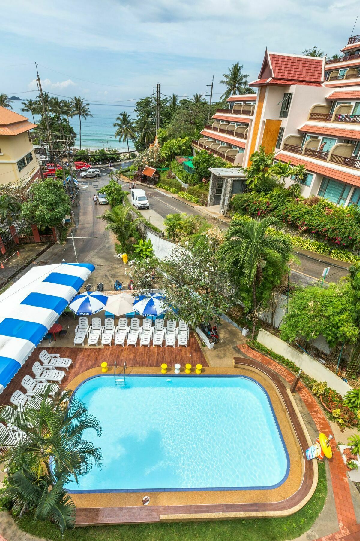 Porterhouse Beach Hotel Patong Exterior photo