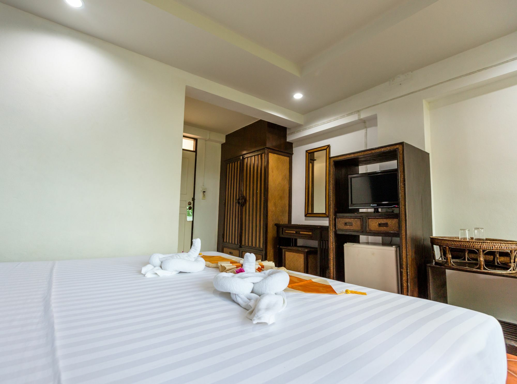 Porterhouse Beach Hotel Patong Exterior photo