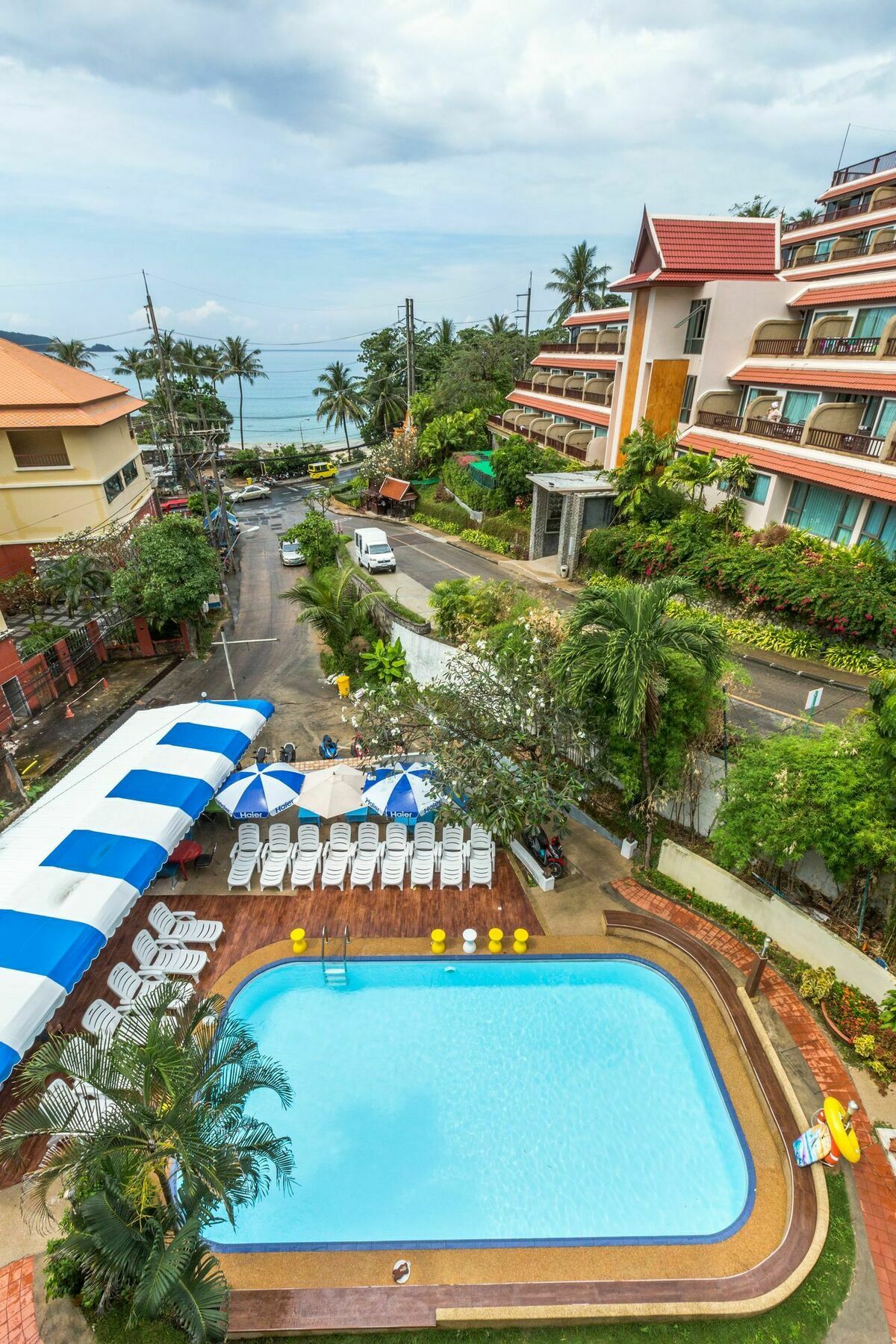 Porterhouse Beach Hotel Patong Exterior photo